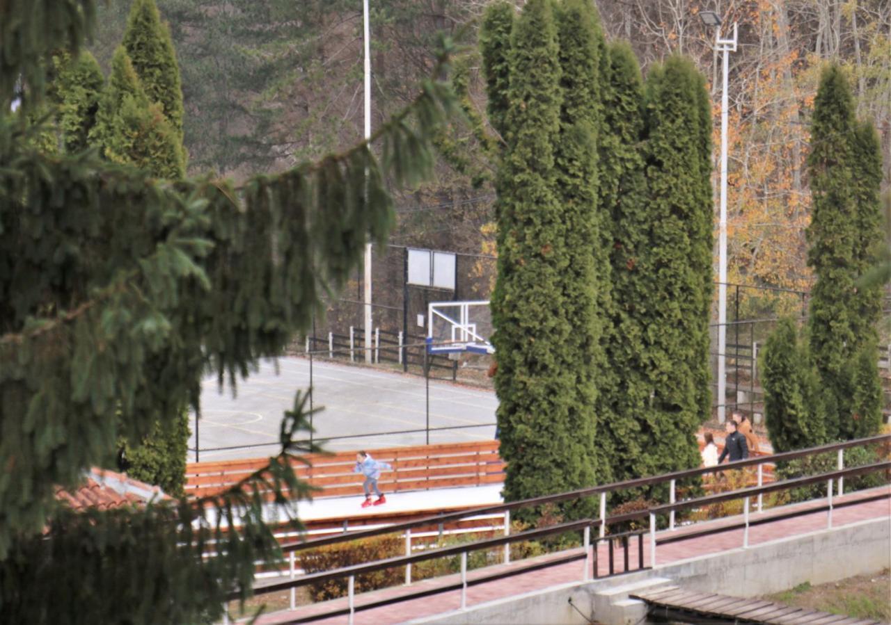 Hotel Trayal Kruševac Esterno foto